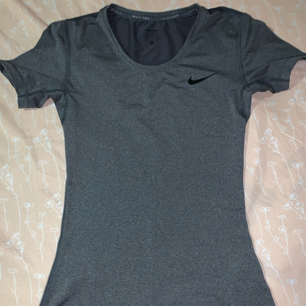 Grey Nike shortsleeve shirt